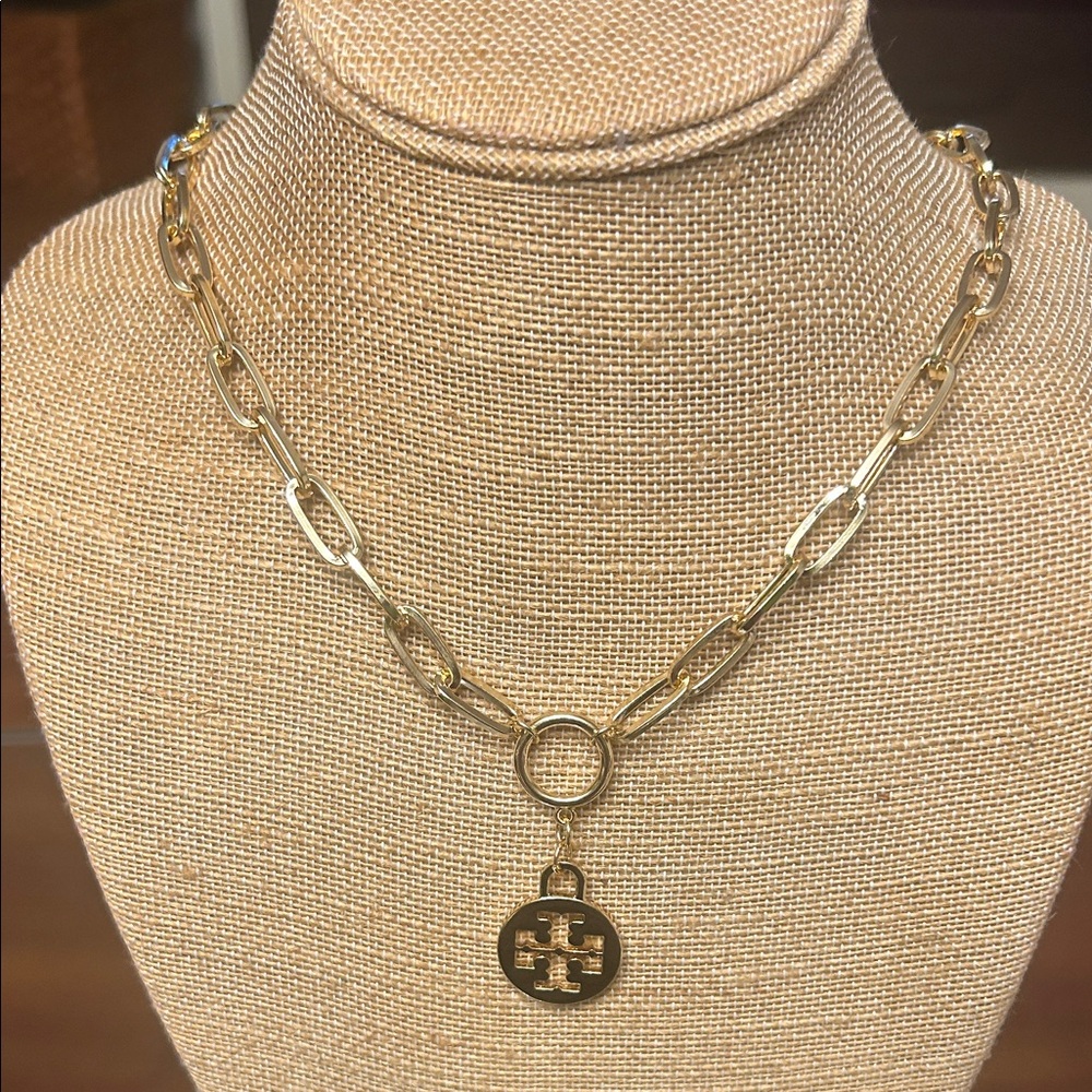 Gold Chain Pendant Necklace - Women's Fashion Jewelry - Picture 3 of 6